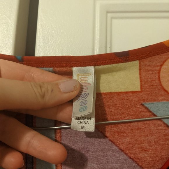 ๐ Fun, Geometric, Flowy Lularoe Top - Picture 4 of 6